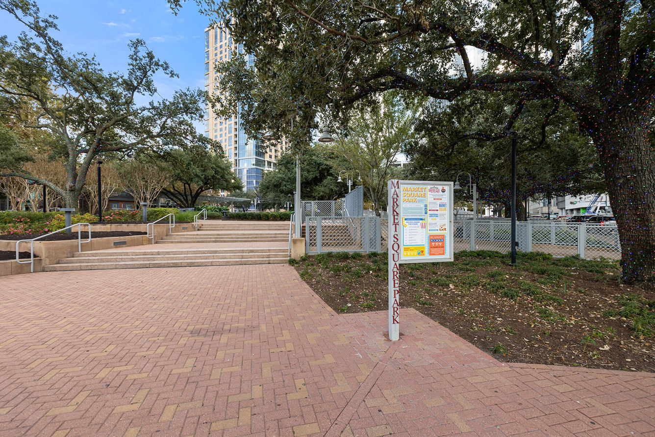 Downtown Houston, TX Apartments | 1810 Main Apartments